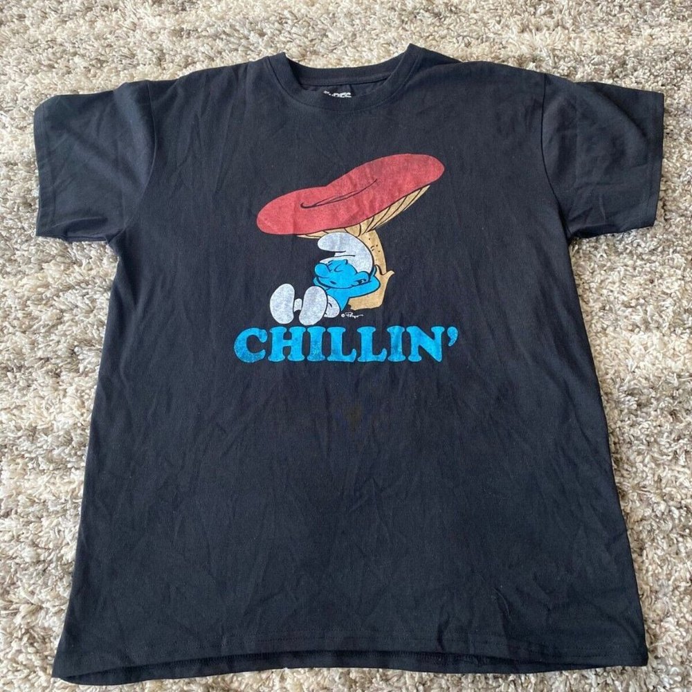 The SMURFS Peyo Mushroom Black Short Sleeve T-shirt Large Sleepy Chillin NWOT